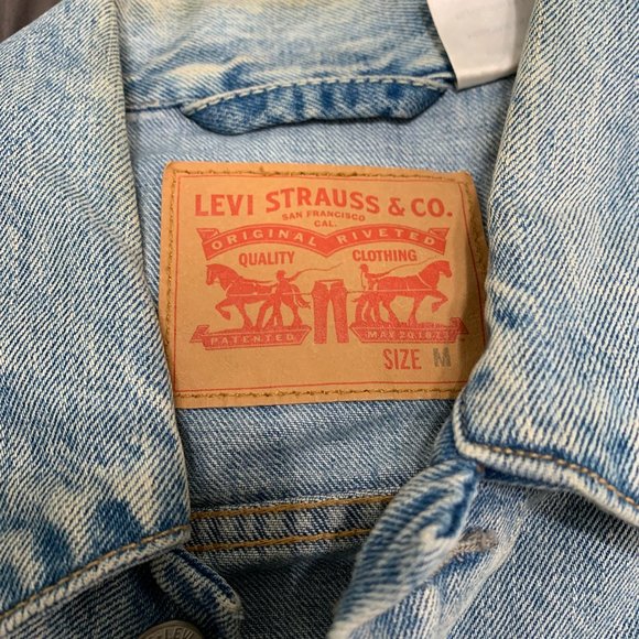 Levi Light Stonewash Trucker Jacket, Size M - Picture 3 of 3